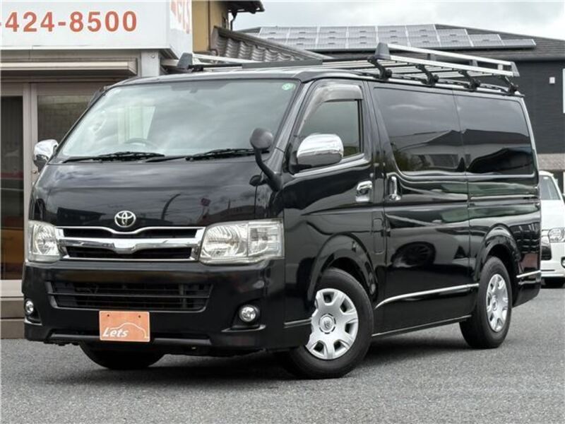 TOYOTA HIACE