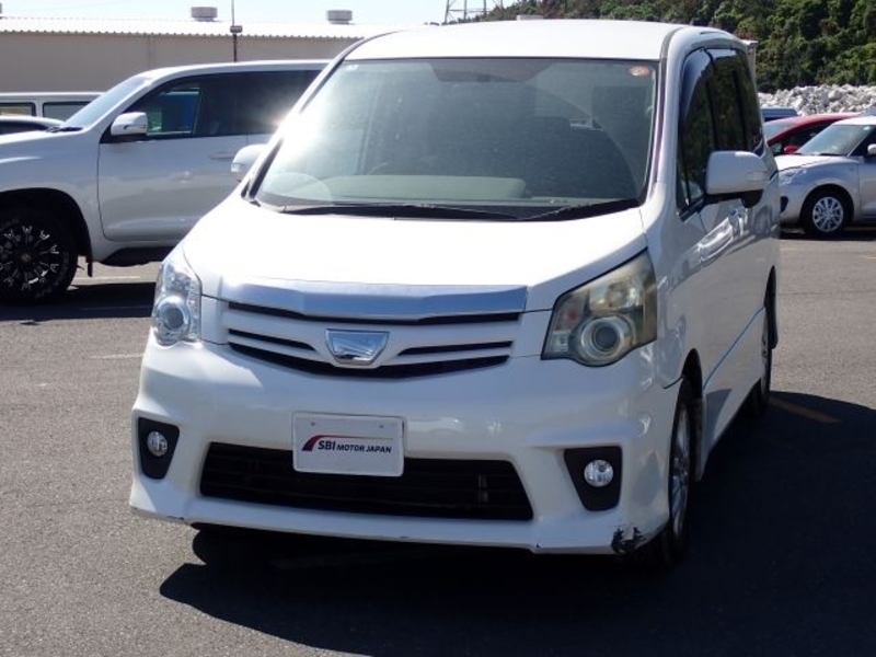 TOYOTA NOAH