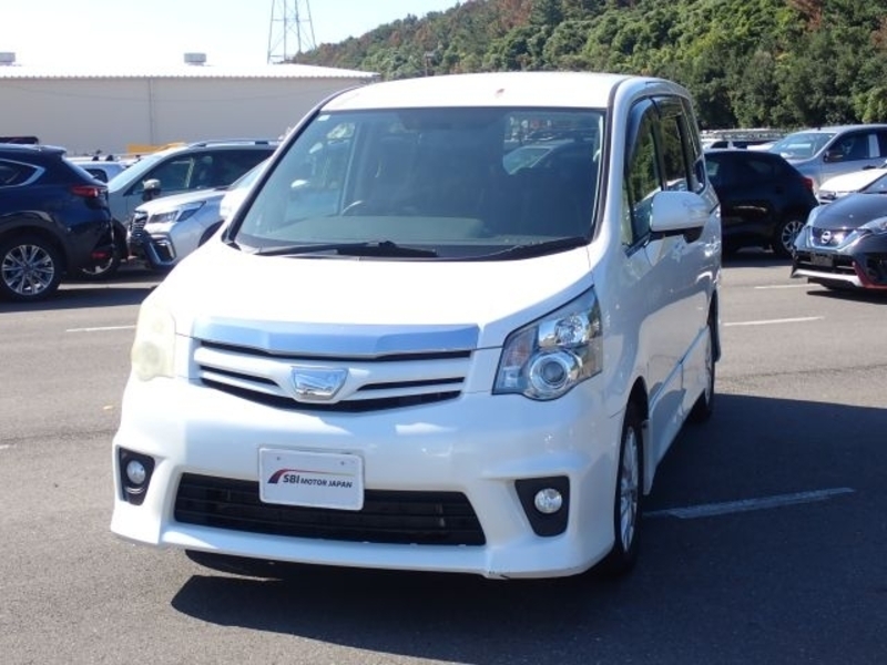 TOYOTA NOAH