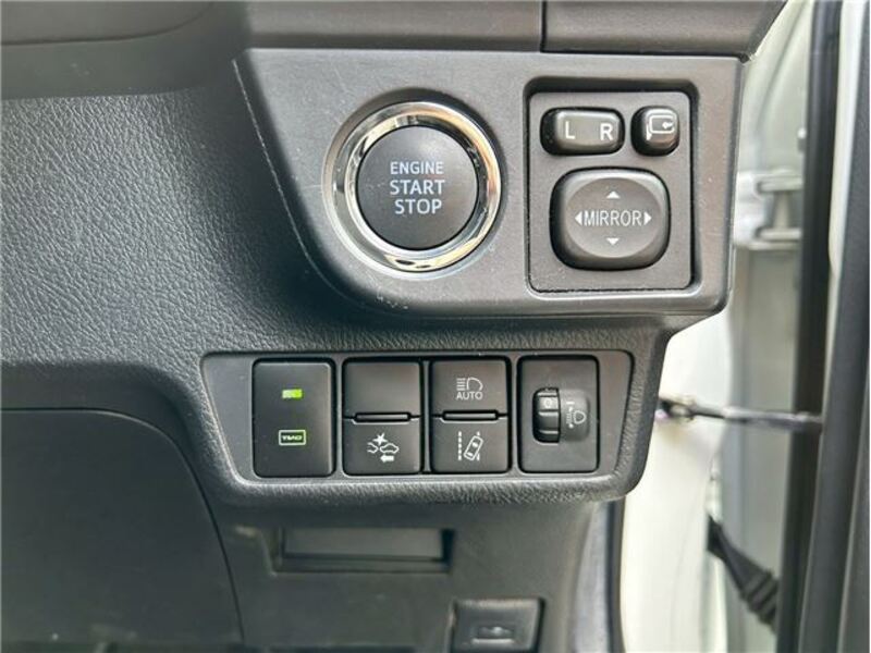 COROLLA AXIO