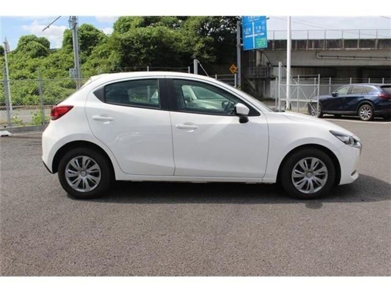 MAZDA2