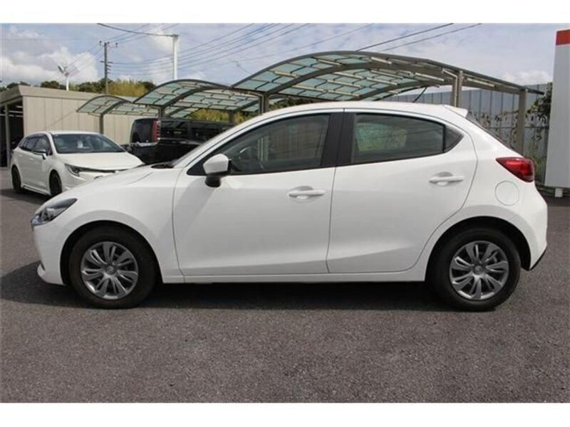 MAZDA2