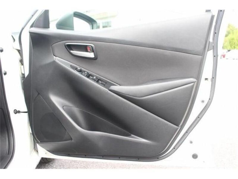MAZDA2