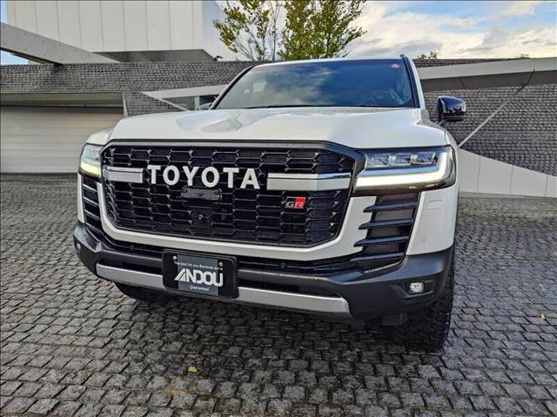 LAND CRUISER