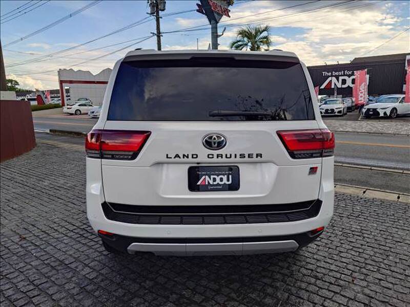 LAND CRUISER