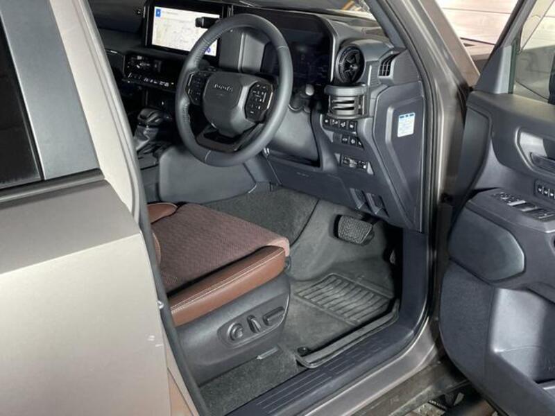 LAND CRUISER 250