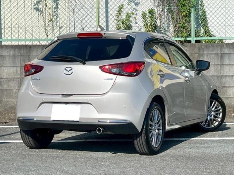 MAZDA2