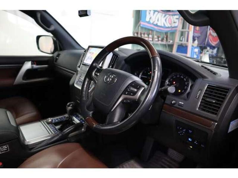 LAND CRUISER