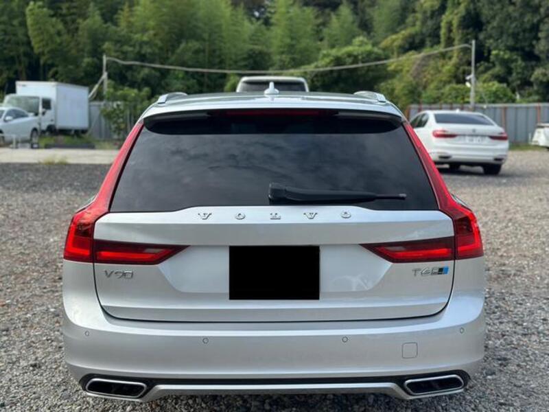 V90
