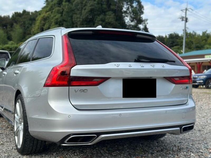 V90