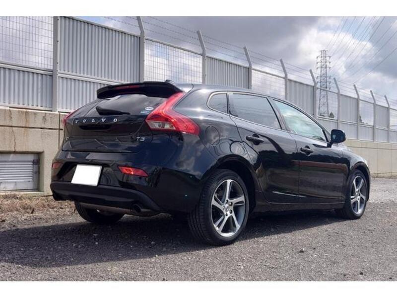 V40