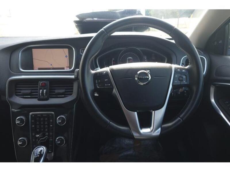 V40