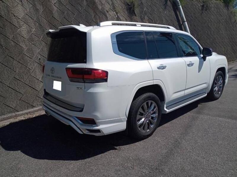 LAND CRUISER