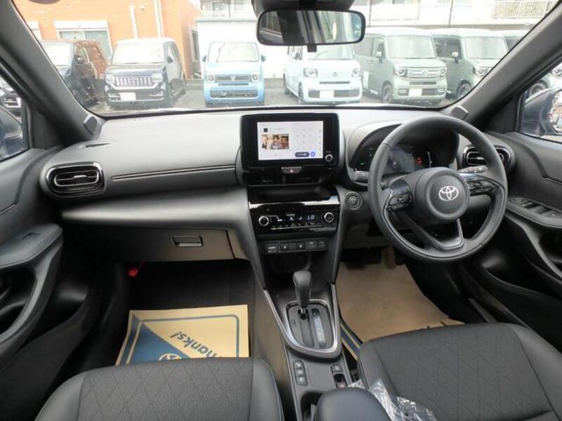 YARIS CROSS