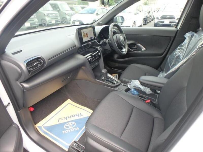 YARIS CROSS