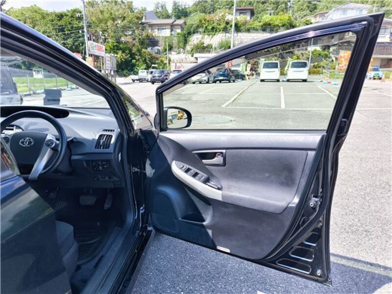 PRIUS PHV