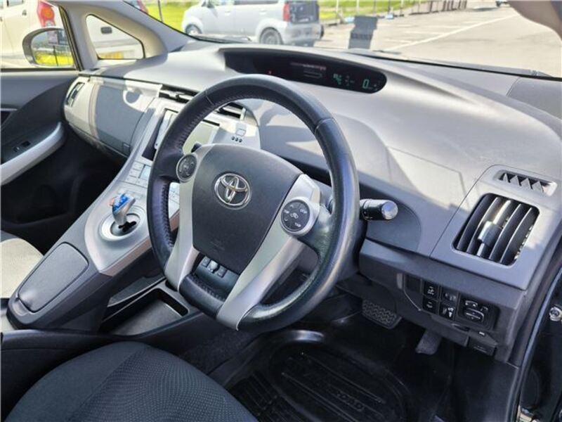 PRIUS PHV