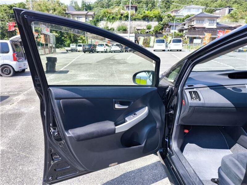 PRIUS PHV