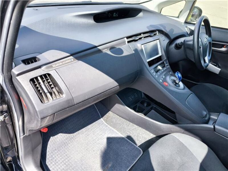 PRIUS PHV