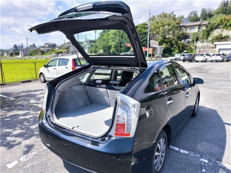 PRIUS PHV