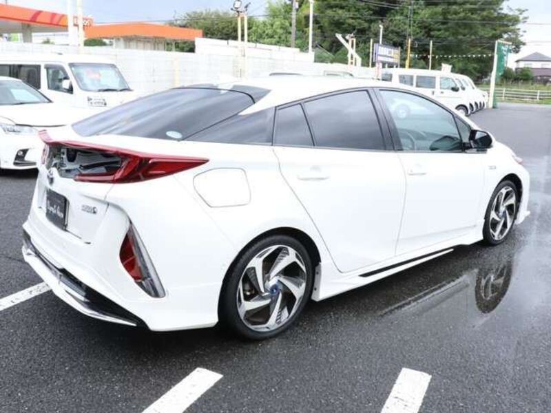 PRIUS PHV