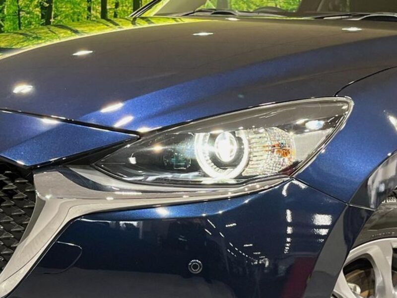 MAZDA2