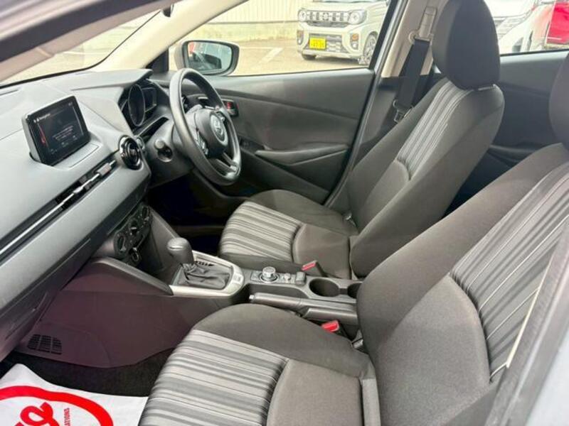 MAZDA2
