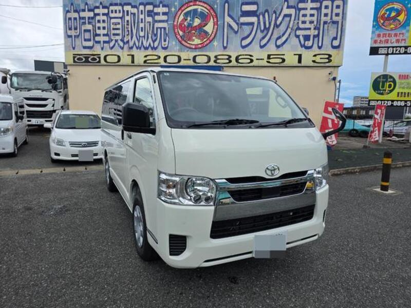 TOYOTA HIACE VAN