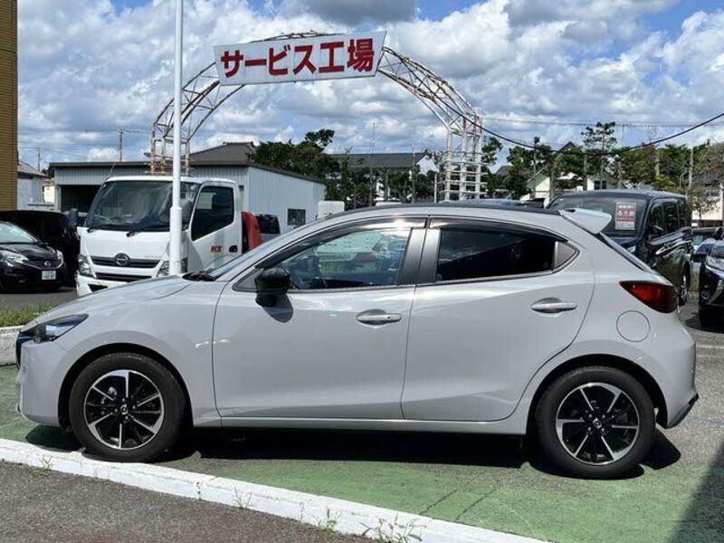 MAZDA2