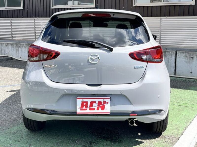 MAZDA2