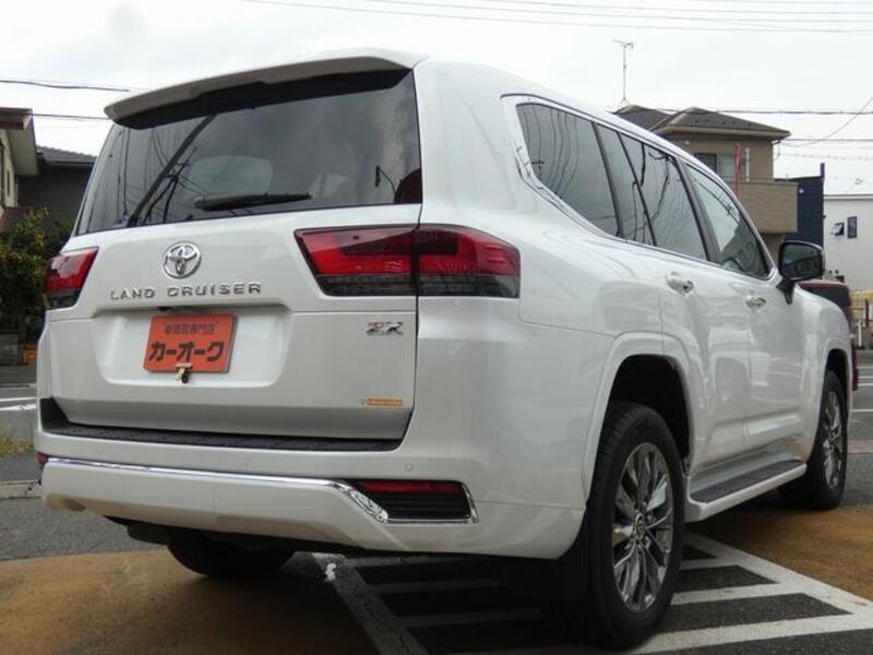 LAND CRUISER
