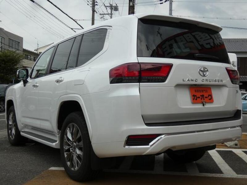 LAND CRUISER