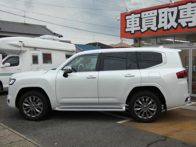 LAND CRUISER
