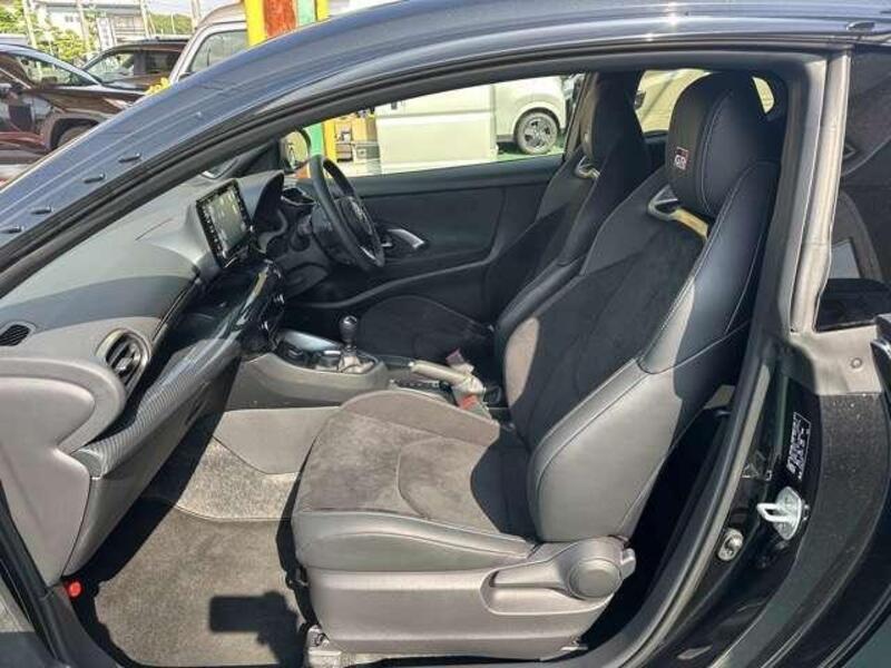 GR YARIS
