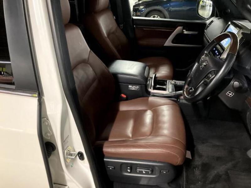 LAND CRUISER