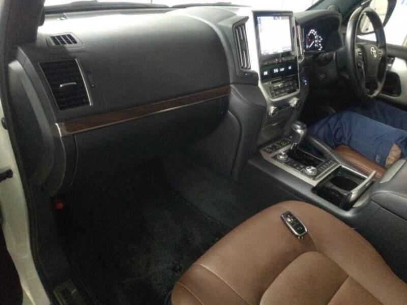 LAND CRUISER