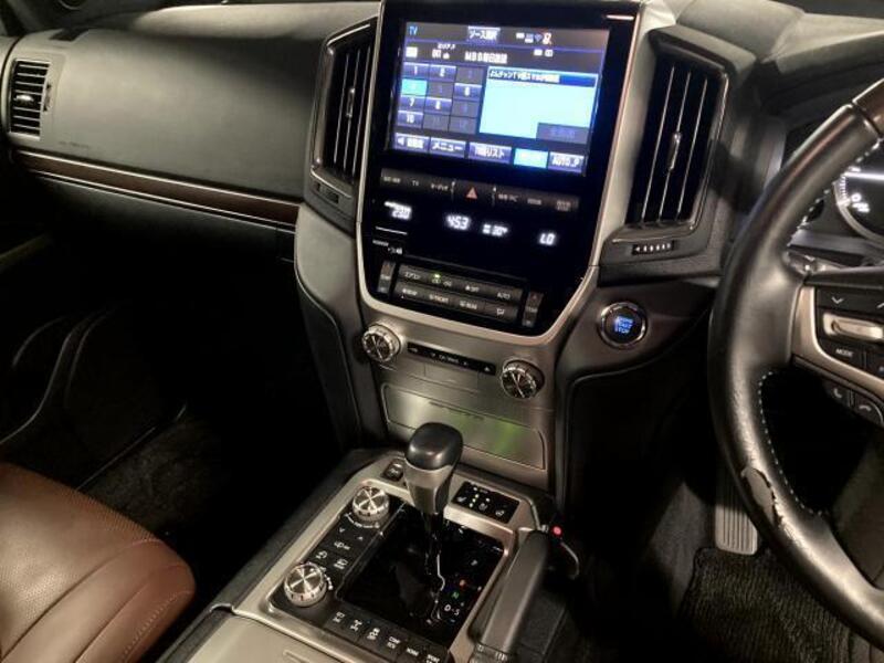 LAND CRUISER