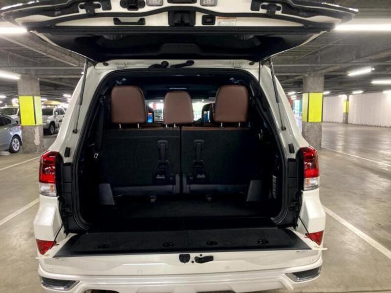 LAND CRUISER