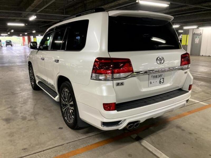 LAND CRUISER