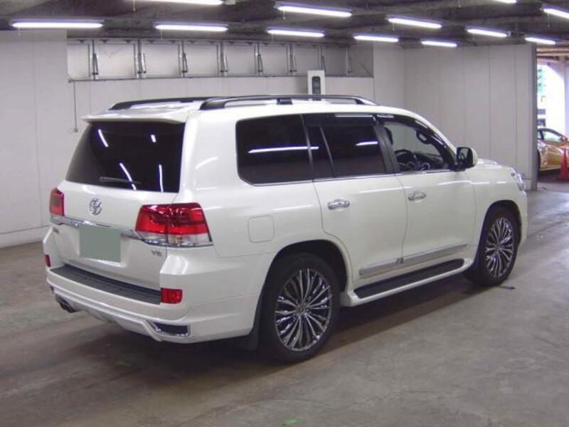 LAND CRUISER
