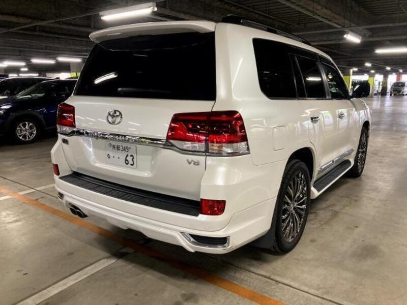 LAND CRUISER