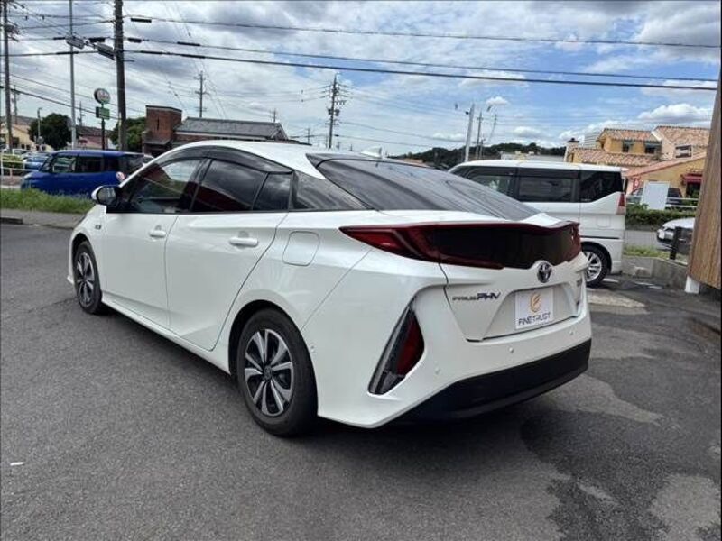 PRIUS PHV