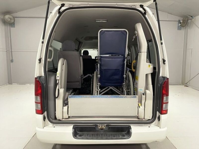 HIACE COMMUTER