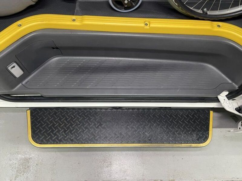 HIACE COMMUTER