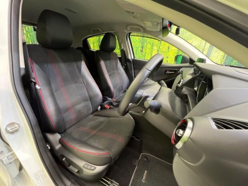 MAZDA2