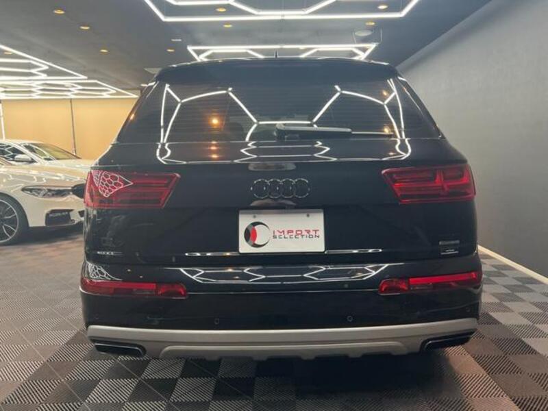 Q7