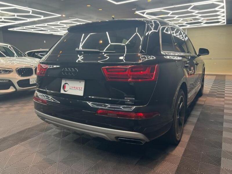 Q7