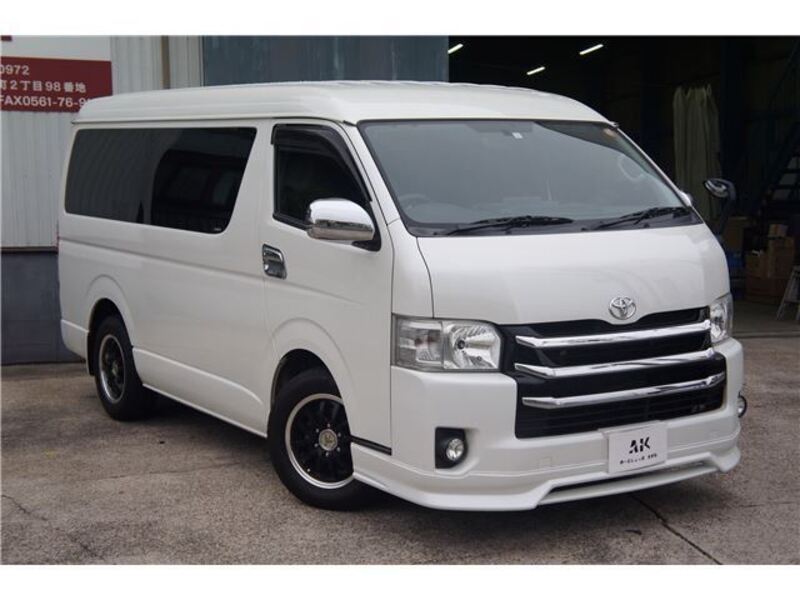 TOYOTA HIACE