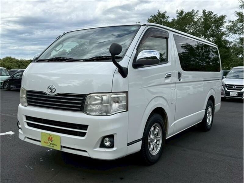 TOYOTA HIACE