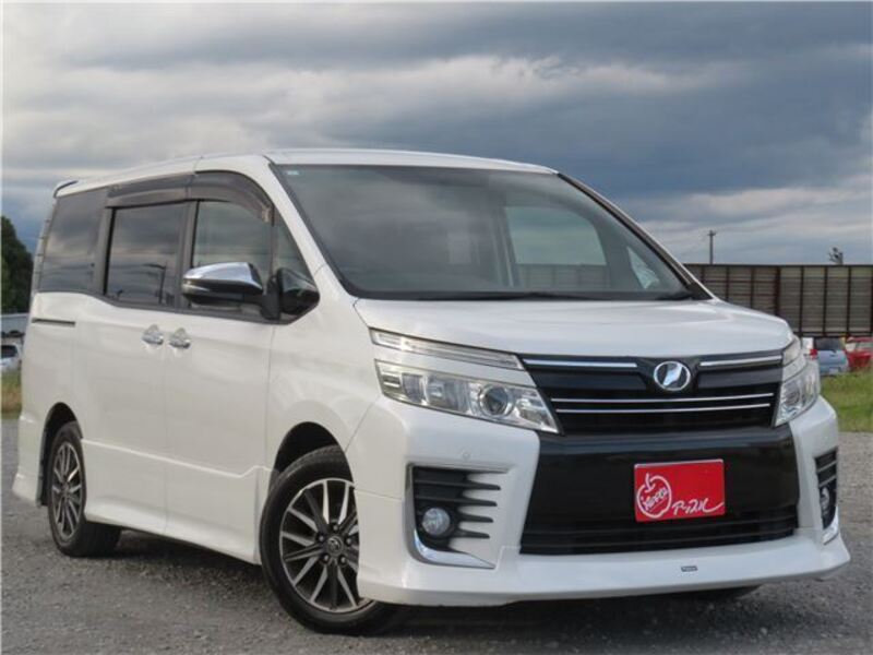 TOYOTA VOXY